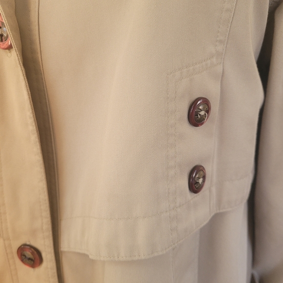 Brem Rainwear Women's Tan Short Trench Coat. Size 10 - Picture 5 of 12
